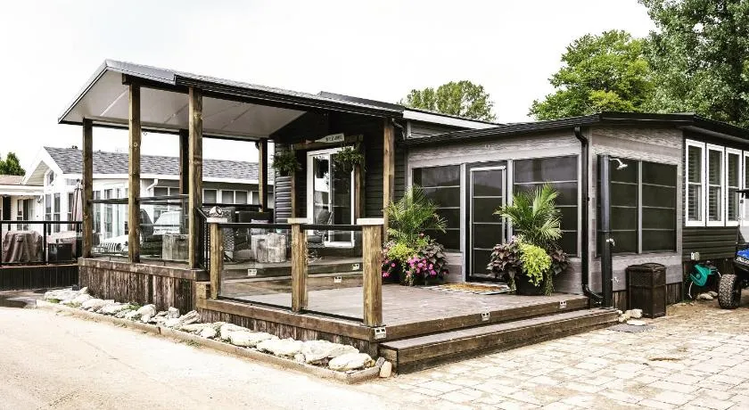 Lakefront Retreat with Fire pit perfect for families - Image 1