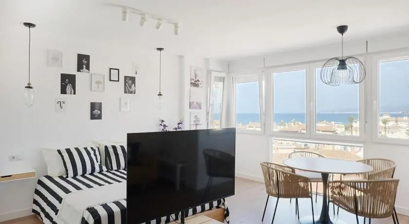 Espectacular apartamento con vistas en Torrox Costa - Image 1