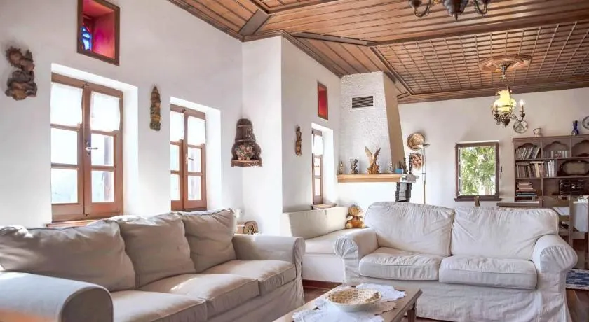Spacious house with sea view in Volos - Image 1
