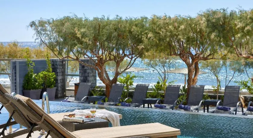 Moonlight Seafront Apartments - Image 1