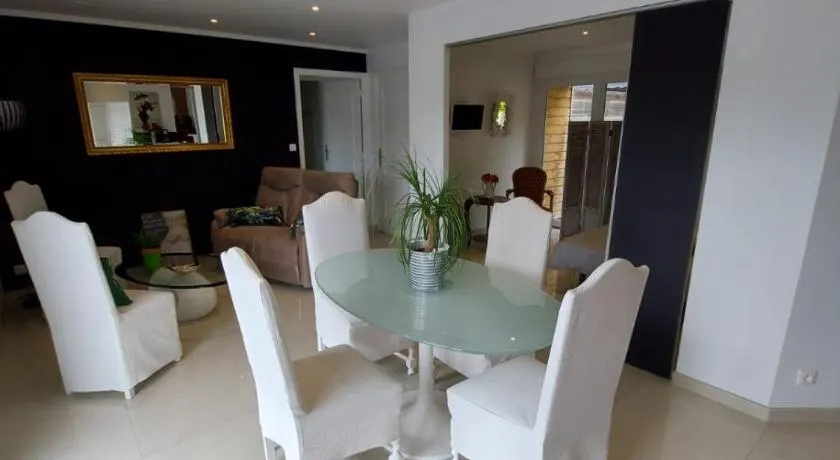 Les Suites de Véronique, chez Véronique Olive - Image 1