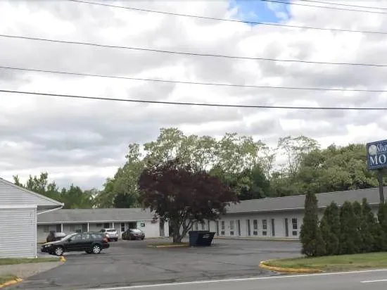Shangri-La Motel - Image 1