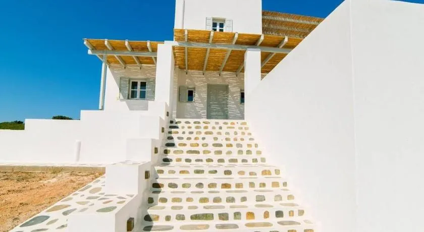 Coral Villa with 4 bedrooms in Paros - Image 1