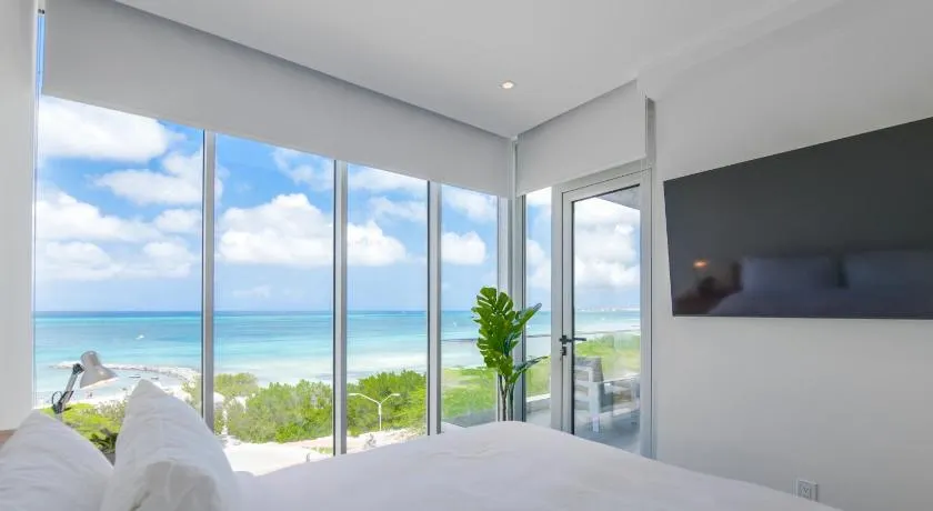 Luxury 2BS Oceanfront Condo at The Reef - Image 1