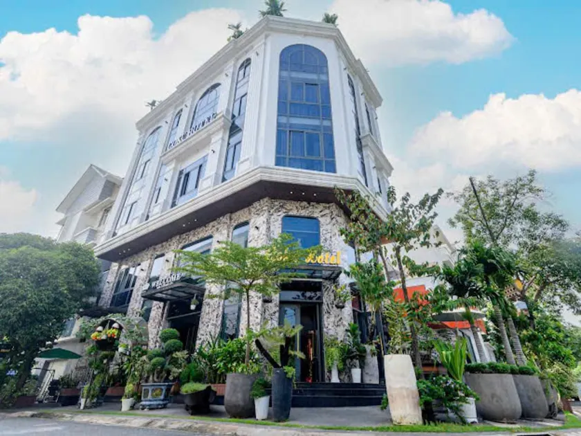 Goku Hotel - Image 1