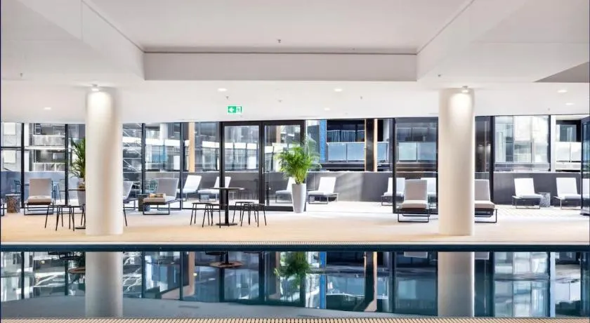 Modern Homy 1B1B APT Pool Gym Cinema Westfield Cafe - Image 1
