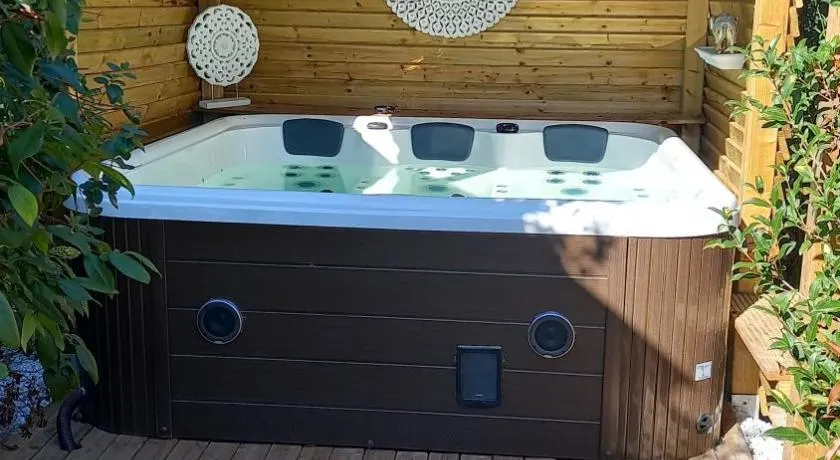 Arche de Lanoë jacuzzi - Image 1