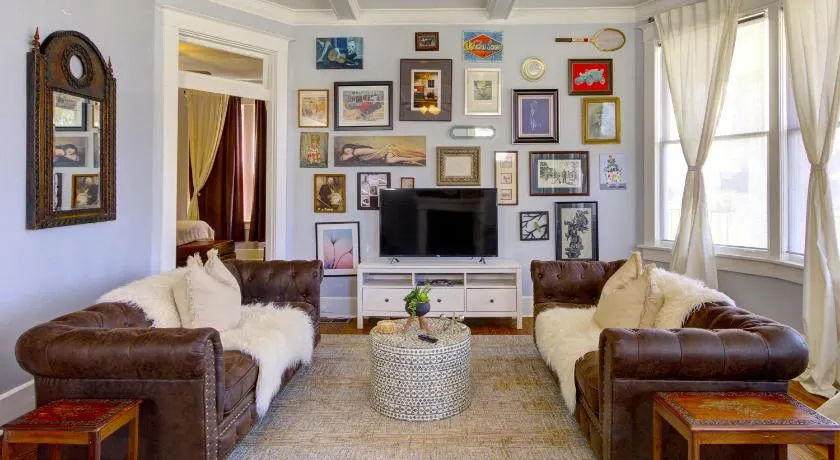 Elegant Colonial with Lovely Details and Character - Image 1