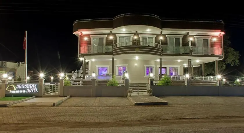 Geyi̇kli̇ Sunshi̇ne Hotel - Image 1