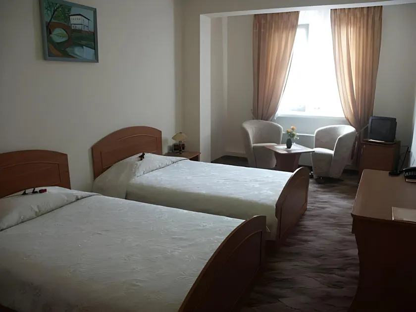Zornica Hotel - Image 1