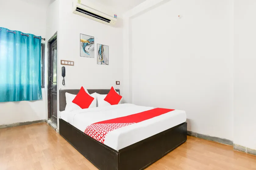 Hotel O Shree United Grills & Cafe Restro Rajendra Nagar station - Image 1
