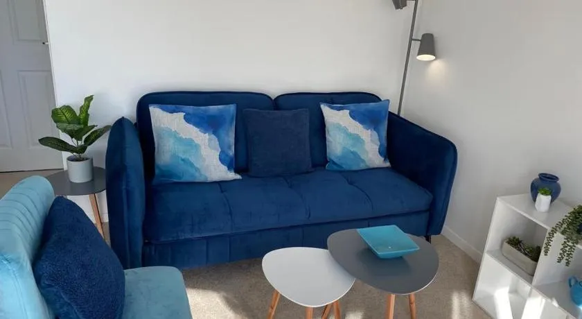 Close to beach. Two bed compact flat. - Image 1
