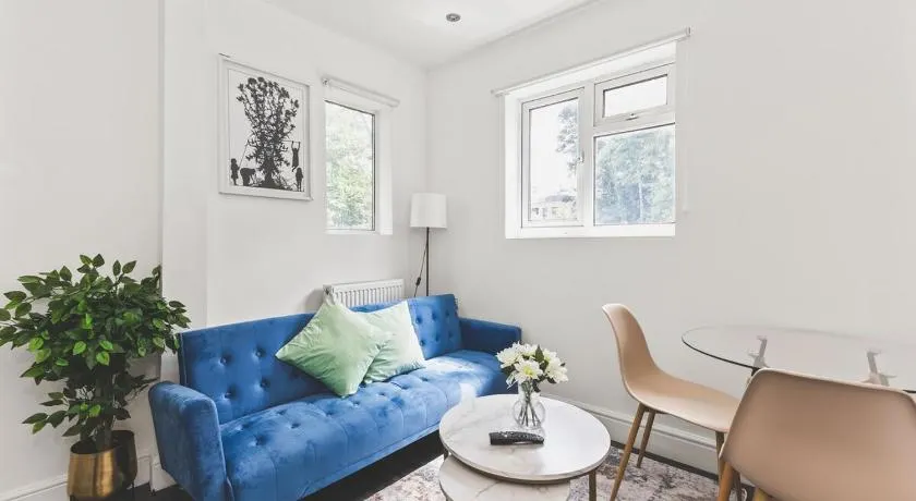 Modern 2bed flat near station - COU B - Image 1