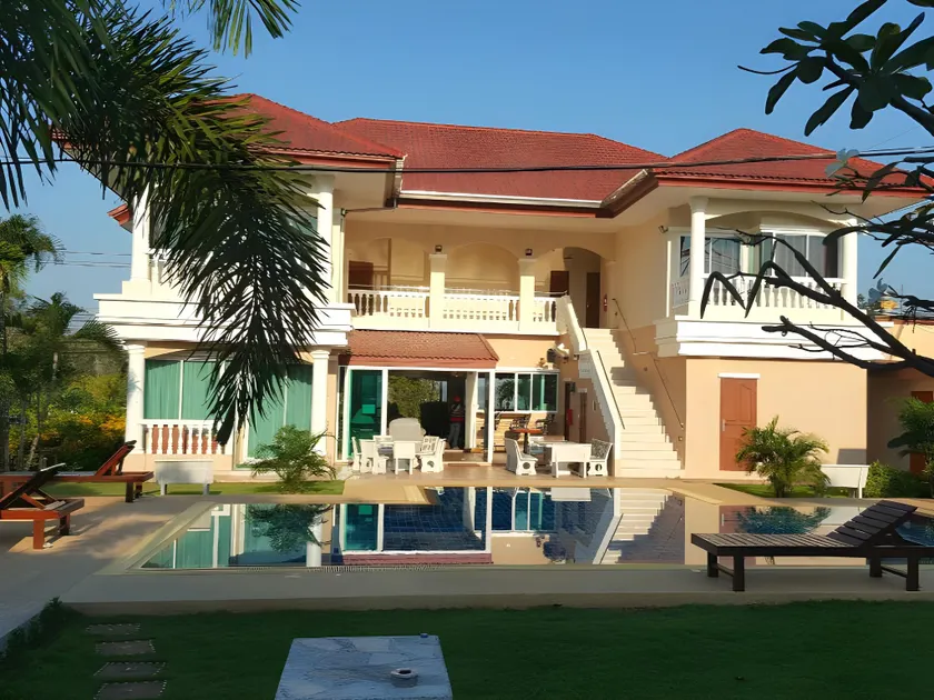 East Shore Pattaya Resort - Image 1