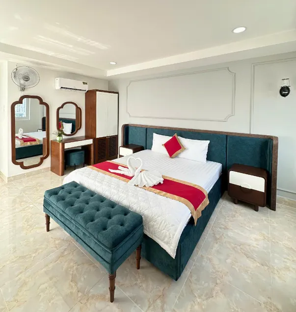 Phu Gia Hotel 13-15 Hoàng Quốc Việt - Image 1