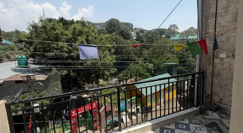 Rudra Home stay l On heritage Market kasauli l Best food Cafe Rudra l Kasauli - Image 1