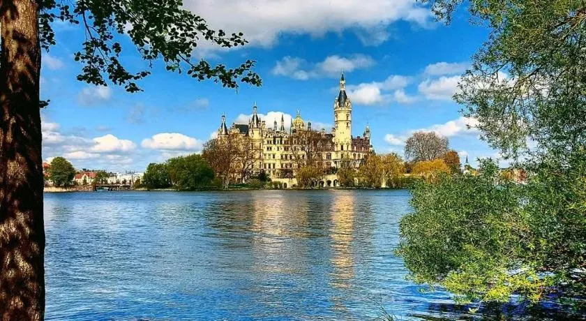 Modernes Wohnen am See - Image 1