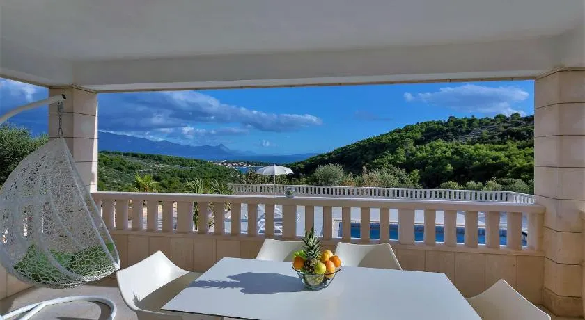 Villa Lokanjac with pool and panoramic sea view - Image 1