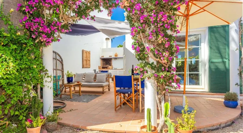 Ferienhaus 'Aloes' mit Gemeinschaftspool, privater Terrasse und WLAN - Image 1