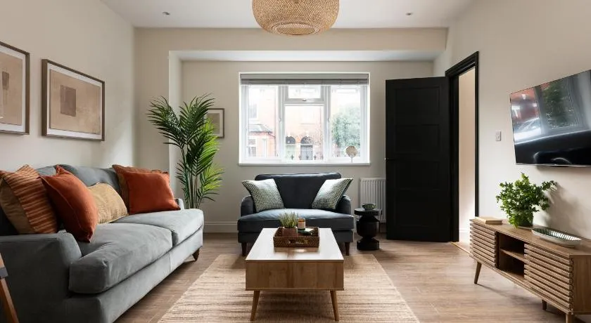 Brayford House Burton Road - stylish accommodation suitable for families and contractors - Image 1