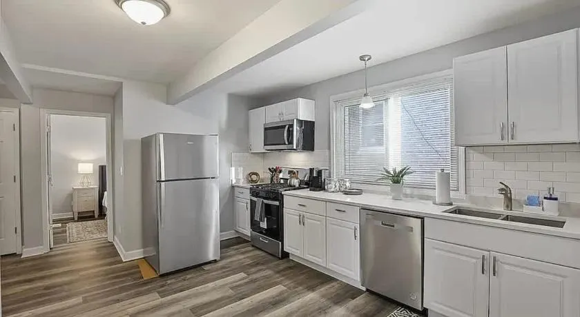 Modern 4BD 2BA Family Home - Image 1