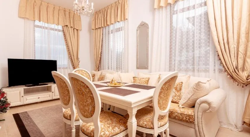 The Golden Nest - 3 Bedroom Family Mountain Apartment - Image 1