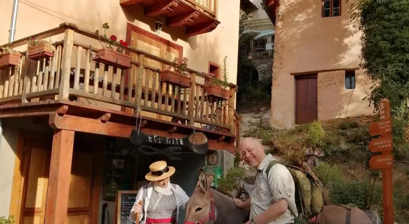 Eco-hotel et Yourtes du Mercantour - Image 1