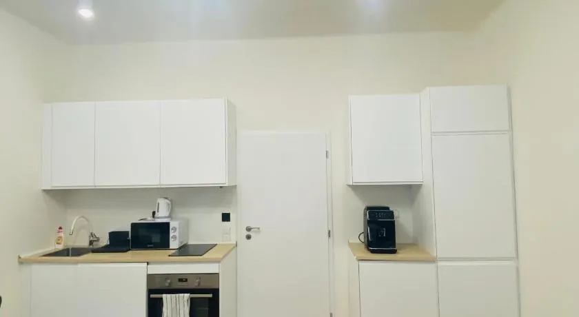 Private apartment close to red subway Pankrac, close to Congres centre - Image 1