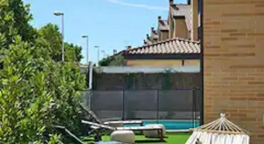 Charming Home with Pool and Garden, Just Outside Madrid - Image 1