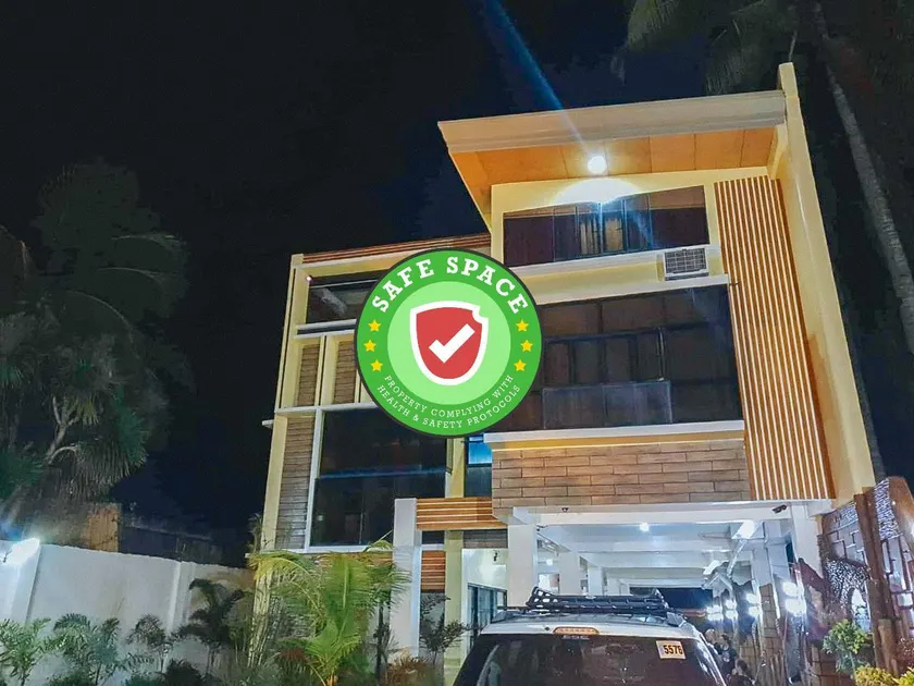 RedDoorz near SGM Condotel Villa Beach Iloilo - Image 1