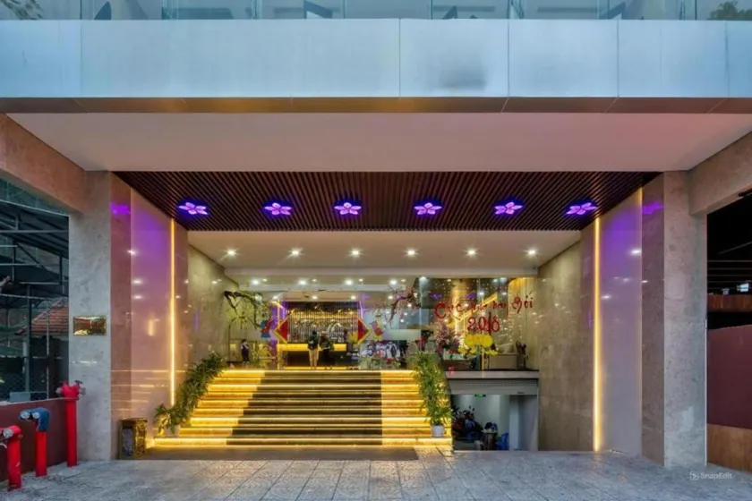 Phụng Thuỷ Hotel & Spa - Image 1