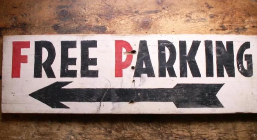 The Retro Retreat with free parking - Image 1