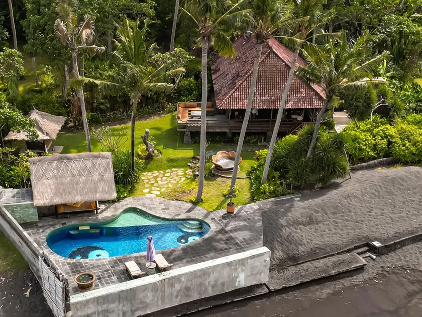 Secret Moon Beach House - Image 1