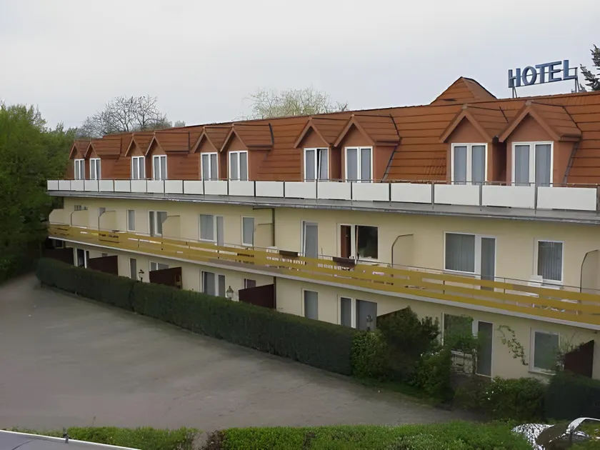Hotel Tivoli - Image 1
