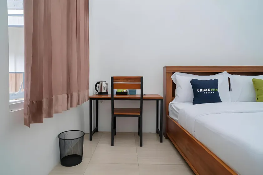 Urbanview Hotel Sky Batu Malang by RedDoorz - Image 1