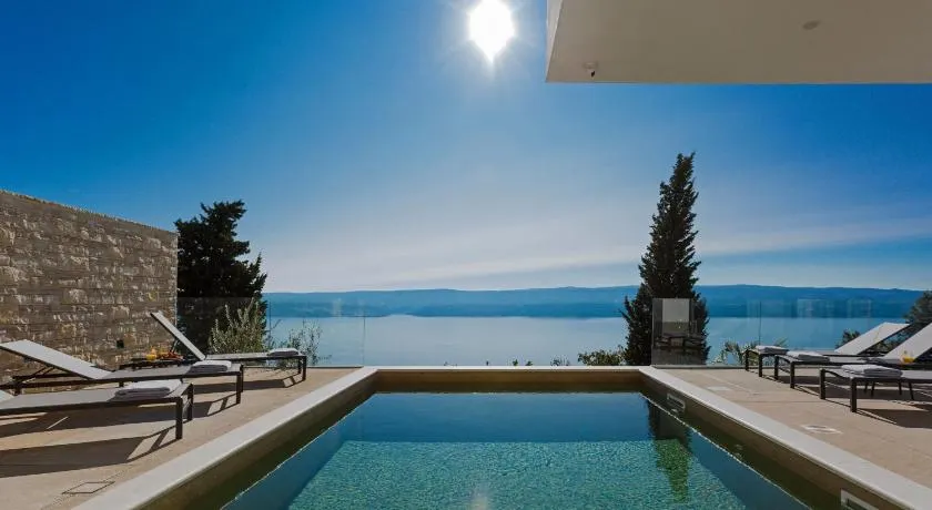 Villa Gust, sea view, pool, jacuzzi, sauna, cinema - Image 1