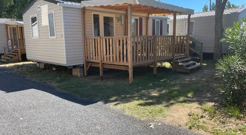 Mobil-home avec terrasse et piscine chauffée - Image 1