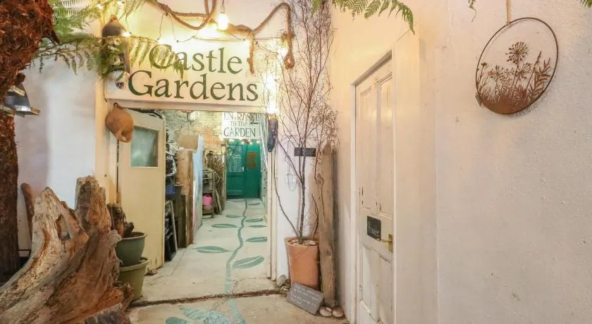 Castle Gardens Apartment - Image 1