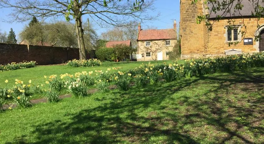Swan Cottage - Image 1