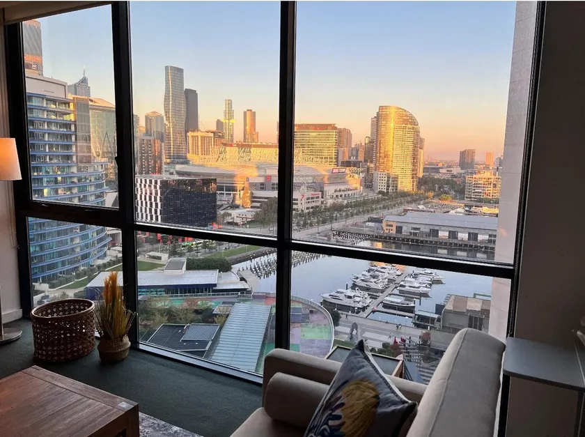 17 Floor Waterfront Apartment Docklands 2BR 2Car - Image 1