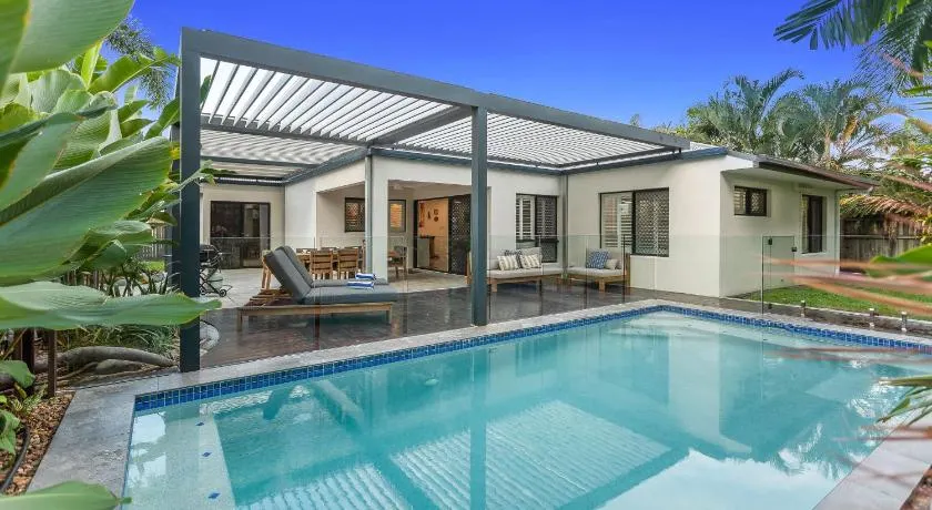 Curlews Nest 4BR Pool, BBQ & Kewerra Beach - Image 1