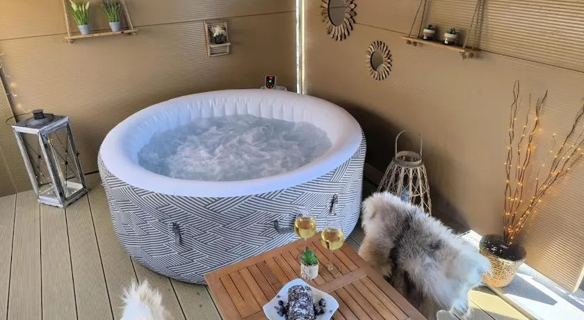 Studio en Gruyère - Grande terrasse privée 50m2 et Jaccuzi optionnel - Image 1