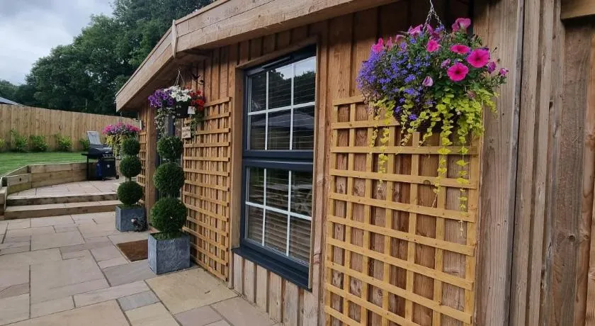 Harewell wood cabin - Image 1