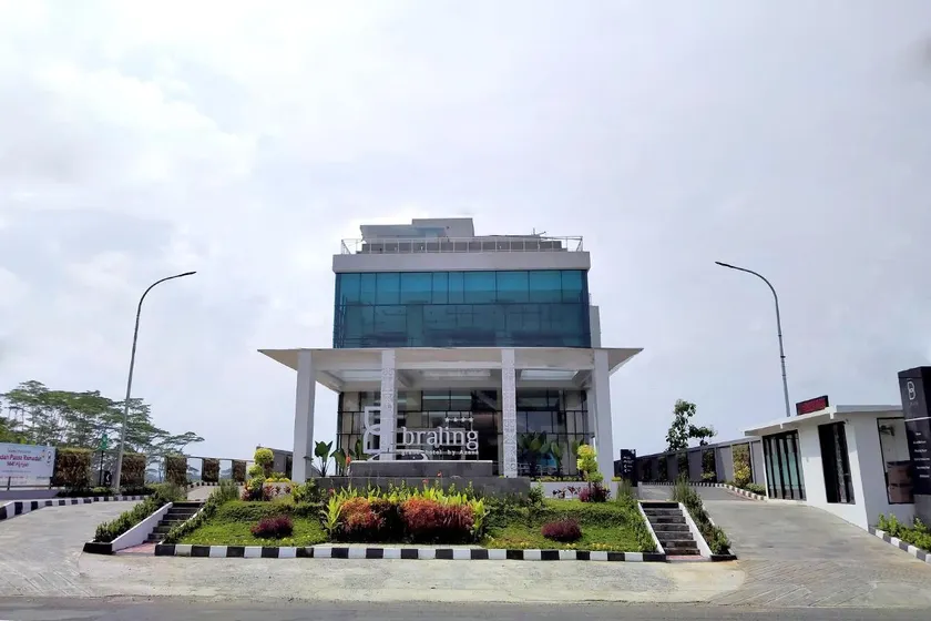 Braling Grand Hotel Purbalingga, Azana Hotels Collection - Image 1