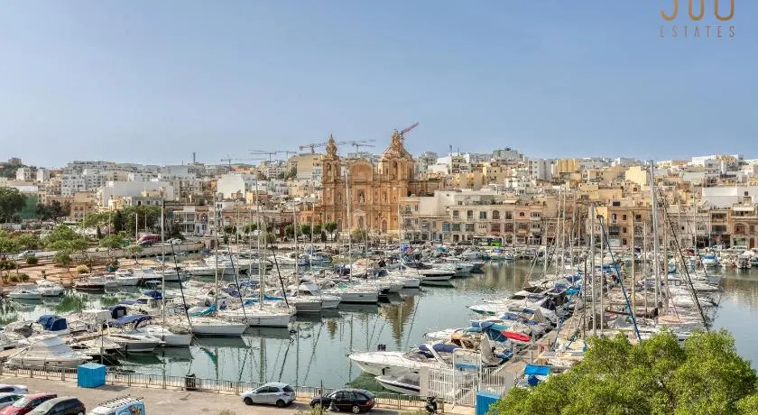 Stunning 3BR Marina View APT in Pieta with Balcony - Image 1