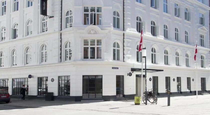 Absalon Hotel - Image 1