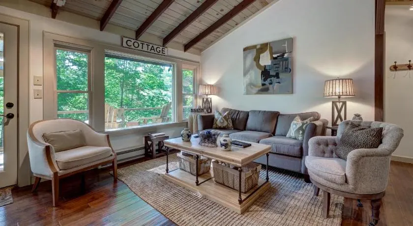 Mountain Laurel Tree House - Image 1