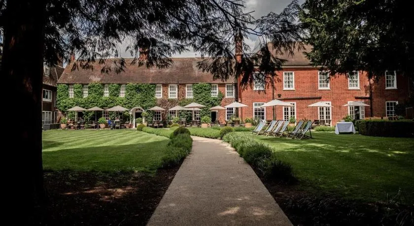 Bush Hotel Farnham - Image 1