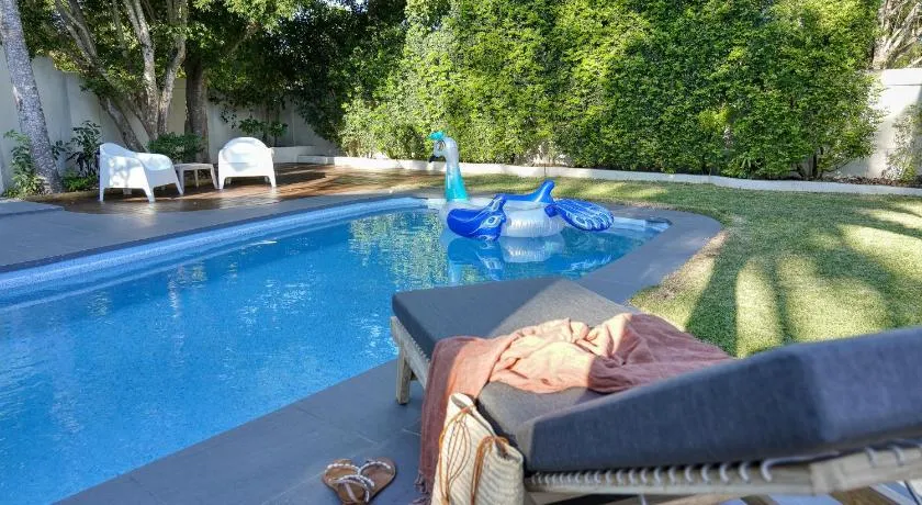Casa de playa contemporánea, piscina privada, aire acondicionado, chimenea, admite mascotas - Image 1