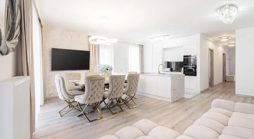 Corvin 5 Stars Luxury Apartment with Free Parking - Image 1